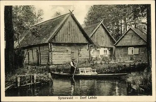 Ak Lehde Lübbenau im Spreewald, Häuser des Dorfes, Gondelfahrer