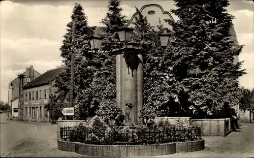 Ak Großräschen in der Niederlausitz, Bergmannsbrunnen