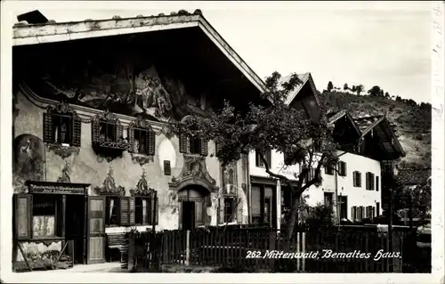 Ak Mittenwald in Oberbayern, bemaltes Haus