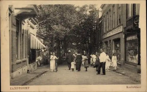 Ak Zandvoort Nordholland Niederlande, Kirchenstraße, Geschäfte, Passanten