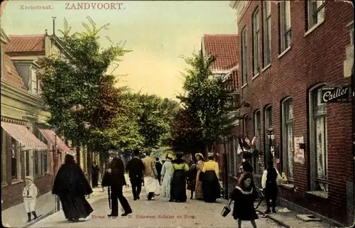 Ak Zandvoort Nordholland Niederlande, Kirchenstraße, Passanten