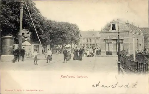 Ak Zandvoort Nordholland Niederlande, Kirchenplatz, Passanten