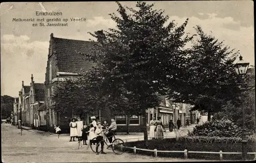 Ak Enkhuizen Nordholland Niederlande, Milchmarkt mit Blick auf Venedig und St. Jansstraße