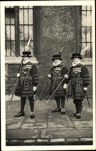 Ak London City England, Tower of London, Yeoman Warders in State Dress