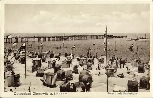 Ak Ostseebad Zinnowitz auf Usedom, Strand mit Seebrücke, Strandkörbe