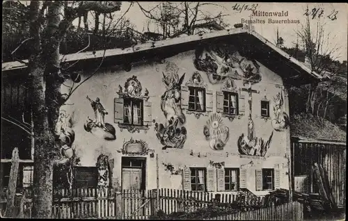 Ak Mittenwald in Oberbayern, bemaltes Bauernhaus