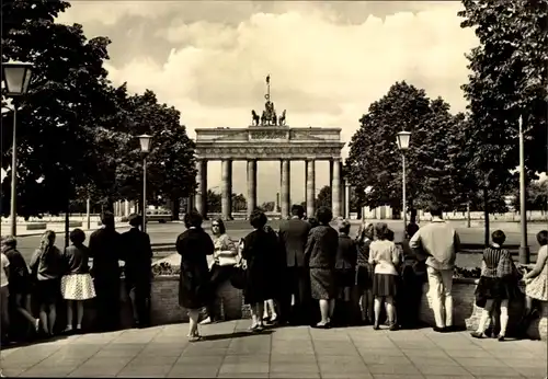Ak Berlin Mitte, Brandenburger Tor, Unter den Linden