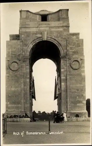 Ak Leicester East Midlands England, Arch of Remembrance