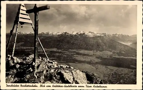 Ak Innsbrucker Nordkettenbahn, Blick vom Hafelekar Gipfelkreuz gegen Tuxer Hauntklamm
