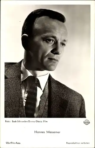 Ak Schauspieler Hannes Messemer, Portrait aus dem Film Nachts wenn der Teufel kam