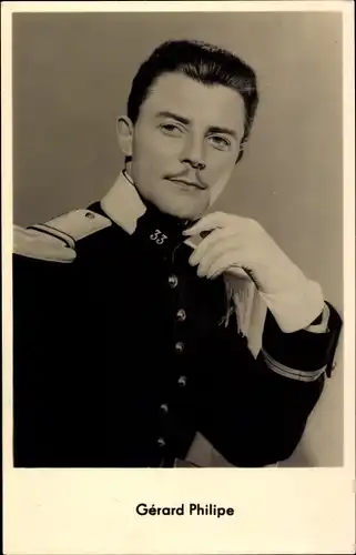 Ak Schauspieler Gérard Philipe, Leutnant Armand de la Verne, Das große Manöver