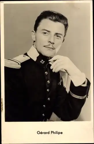 Ak Schauspieler Gérard Philipe, Leutnant Armand de la Verne, Das große Manöver