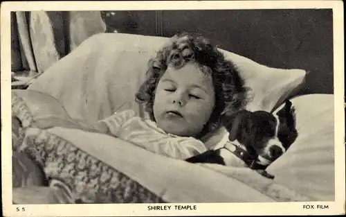Ak Schauspielerin Shirley Temple, Im Bett schlafend, Hund