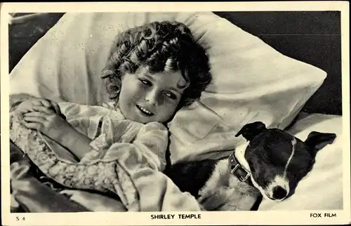 Ak Schauspielerin Shirley Temple im Bett liegend, Portrait, Hund, Fox Film