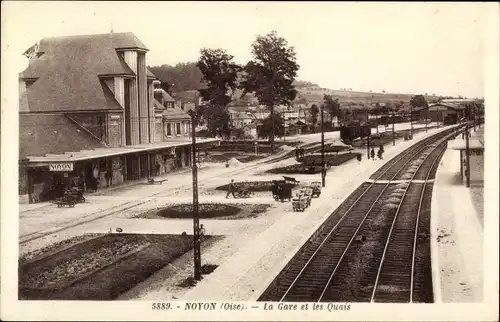 Ak Noyon-Oise, der Bahnhof, die Kais