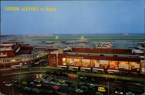 Ak London City, Airport at dusk showing Queen's and No. Buildings, Flughafen