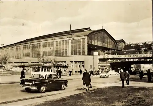 Ak Berlin, Bahnhof Friedrichstraße, Kiosk, Buchhandlung
