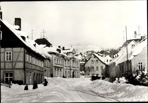 Ak Bärenstein Erzgebirge, Straßenpartie im Winter