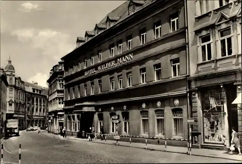 Ak Annaberg Buchholz Erzgebirge, Hotel Wilder Mann, Straßenpartie, Geschäft, Passanten