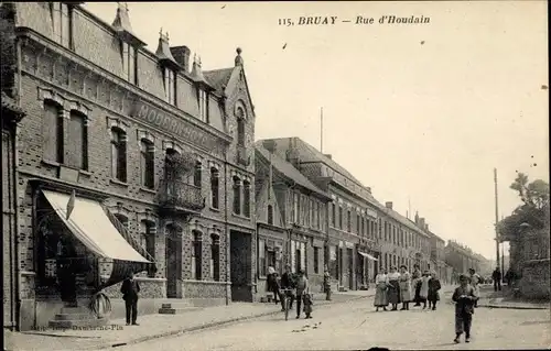 Ak Bruay Pas de Calais, Rue d'Houdain, Modern Hotel