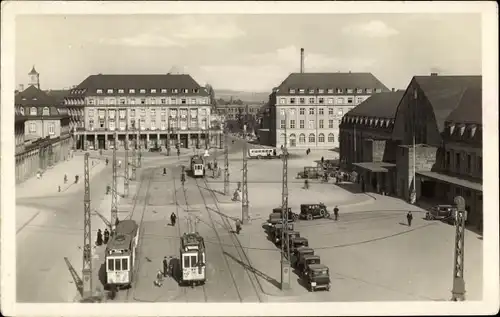 Ak Karlsruhe in Baden, Bahnhofsplatz, Straßenbahnen, Autos