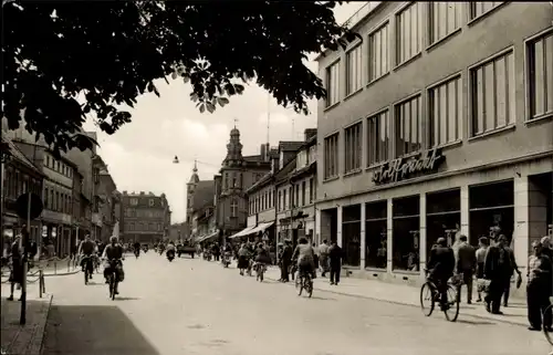 Ak Finsterwalde in Brandenburg, Ernst Thälmann Straße, HO Treffpunkt