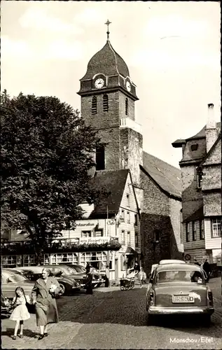 Ak Monschau Montjoie in der Eifel, Straßenpartie, Kirche, Autos
