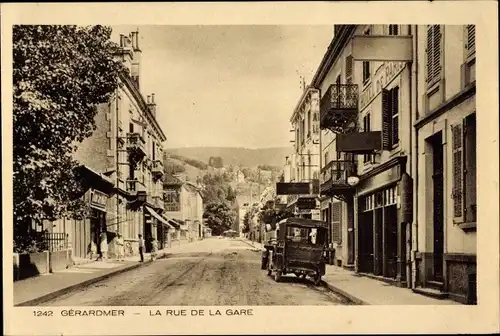 Ak Gérardmer Lothringen Vosges, Rue de la Gare et Hotel de Paris