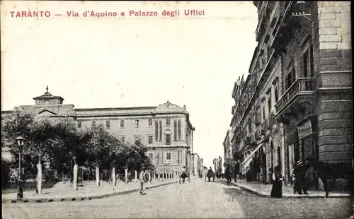 Ak Tarent Taranto Apulien, Via d&#39;Aquino und Palazzo degli Uffici