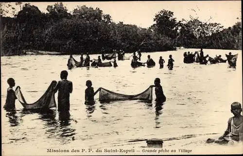 Ak Afrika, Missionen der Väter des Heiligen Geistes, Großes Fischen im Dorf