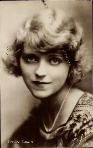 Ak Schauspielerin Dolly Davis, Portrait