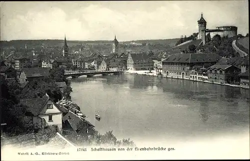 Ak Schaffhausen am Rhein Schweiz, Stadt von der Eisenbahnbrücke gesehen