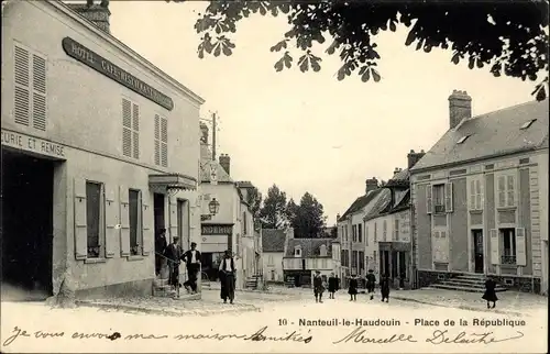 Ak Nanteuil le Haudouin Oise, Place de la Republique