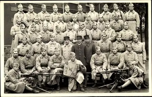 Foto Ak Französische Soldaten in Uniformen, Gruppenaufnahme, Maschinengewehre