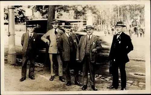 Foto Ak Dresden, Sängerfest 1925, Männer in Anzügen