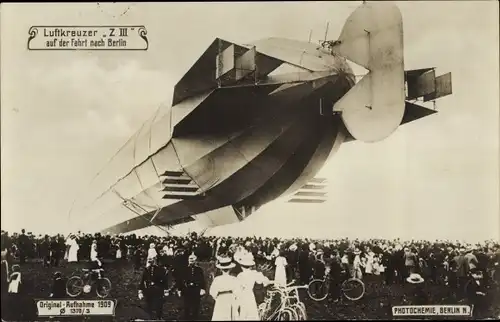 Foto Ak Luftkreuzer Z III auf der Fahrt nach Berlin 1909, Zeppelin Luftschiff, Schaulustige