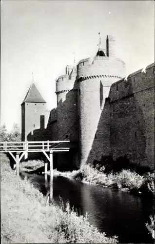 Ak Doornenburg Gelderland, Stichting tot behoud van den Doornenburg, Burgmauer, Brücke