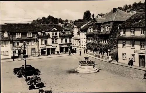 Ak Bad Blankenburg im Kreis Saalfeld Rudolstadt Thüringen, Partie am Markt, Autos, Motorräder