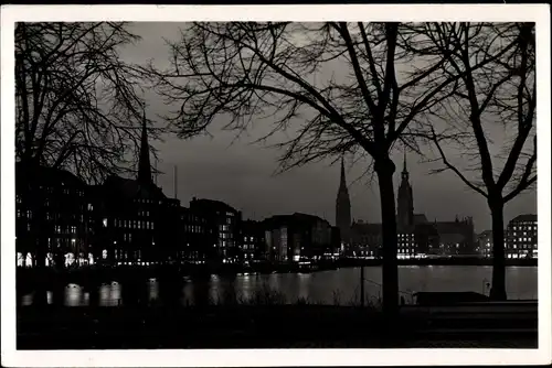 Ak Hamburg Mitte Altstadt, Blick von der Lombardbrücke, Nacht