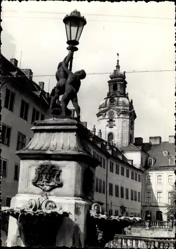 Ak Rudolstadt in Thüringen, Schlosshof mit Brunnen