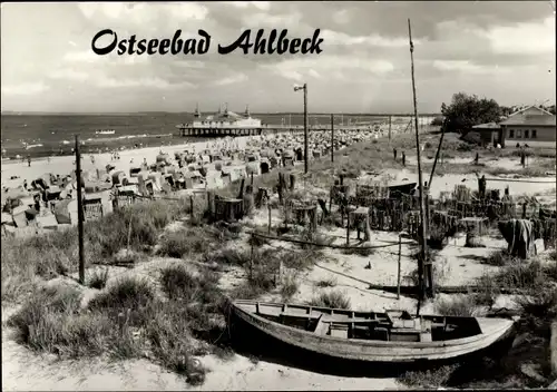 Ak Ostseebad Ahlbeck Heringsdorf auf Usedom, Blick auf den Strand, Badegäste, Seebrücke