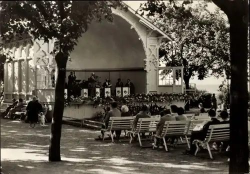 Ak Ostseebad Ahlbeck Heringsdorf auf Usedom, Konzert-Pavillon, Besucher