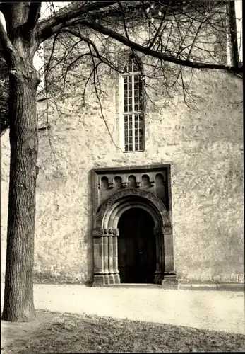 Ak Bad Lausick in Sachsen, Romanische St. Kilianskirche, erbaut 1105, Westgiebel mit Kiliansportal