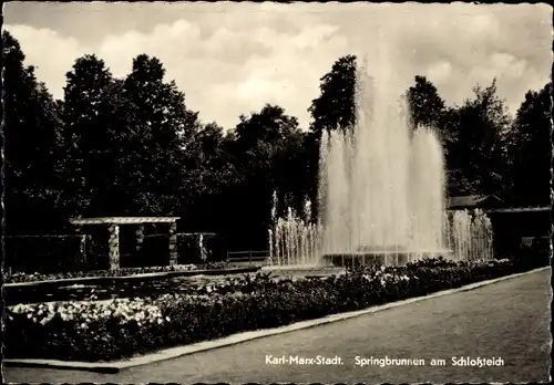 Ak Karl Marx Stadt Chemnitz in Sachsen, Springbrunnen am Schlossteich