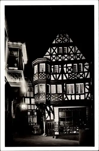 Ak Bernkastel Kues an der Mosel, Markt bei Nacht, Fachwerkhaus