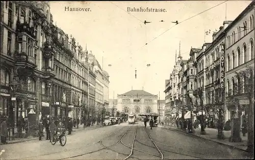 Ak Hannover in Niedersachsen, Bahnhofstraße, Bahnschienen, Radfahrer