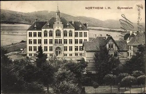 Ak Northeim in Niedersachsen, Gymnasium, Gesamtansicht, Wohnhäuser, Panorama