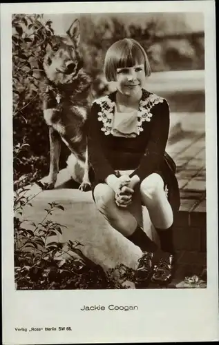 Ak Schauspielerin Jackie Coogan, Portrait mit Hund