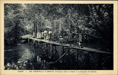Ak Samkita Gabun, Plantation, Une Passerelle