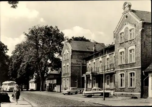 Ak Dargun Mecklenburg, Hotel zum Deutschen Haus, Omnibus, Autos